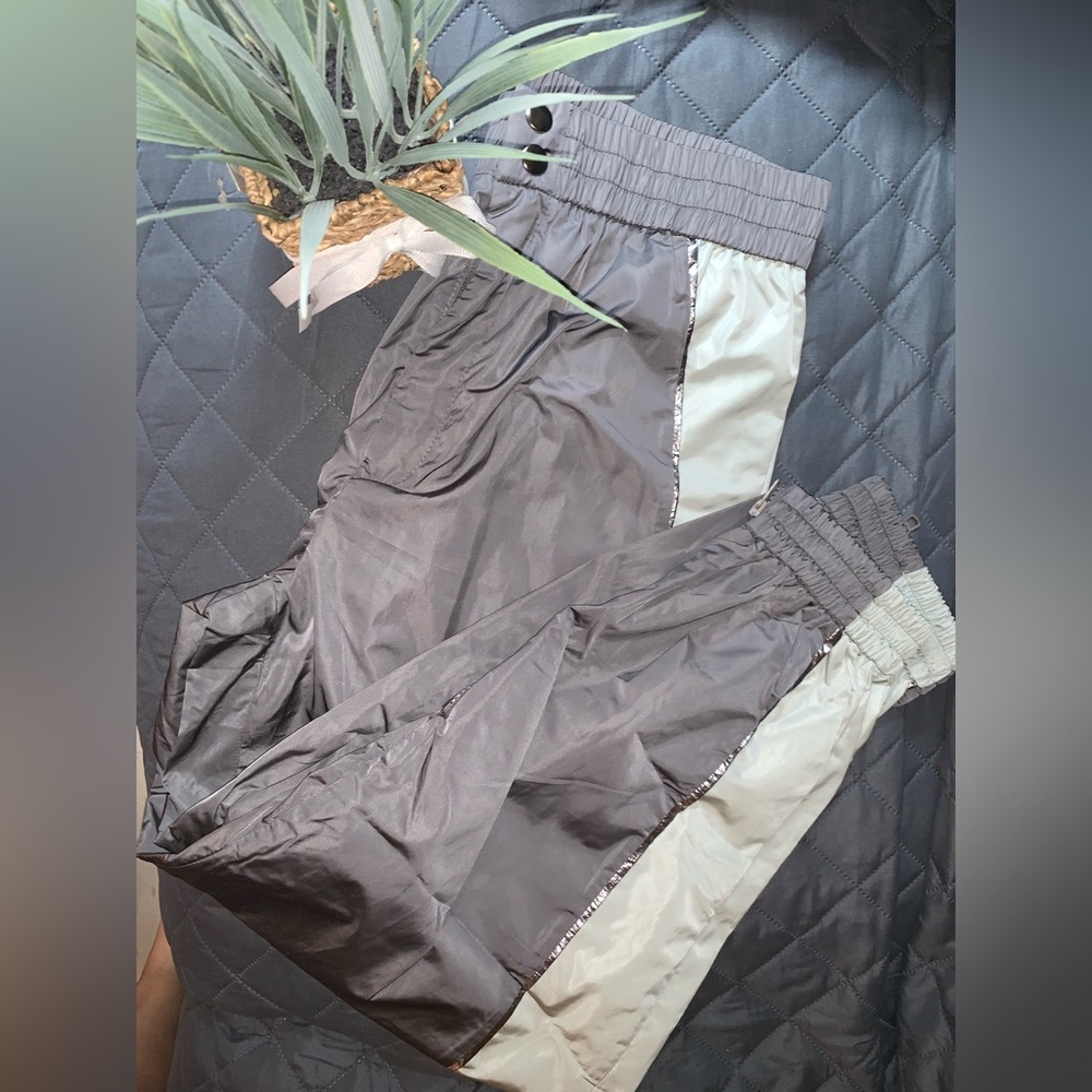 NWT On Twelfth Contrast Joggers